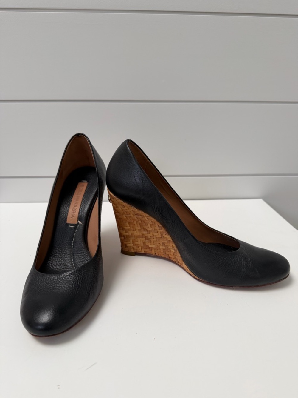 BCBGMaxazria Blue Pebbled Leather Round-Toe Heels